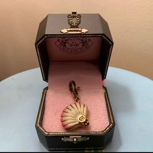 Juicy Couture charm clam